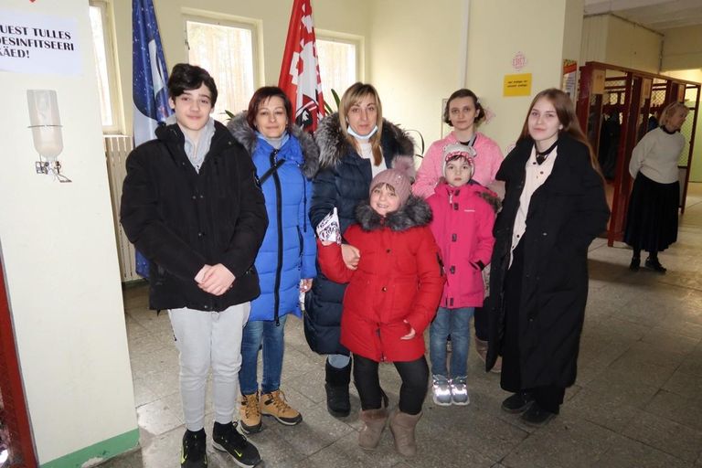 Ukraina põgenike lapsed tutvusid Värska gümnaasiumiga 28. märtsil ning praegu õpib seal kokku kuus ukrainlast.