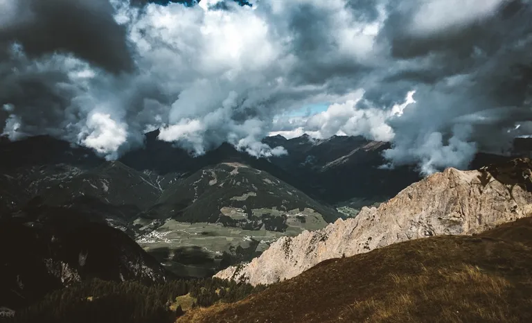 Kui keha saab Austrias treeninglaagris viibides kõva vatti, siis silm puhkab - vaated on hunnitud.