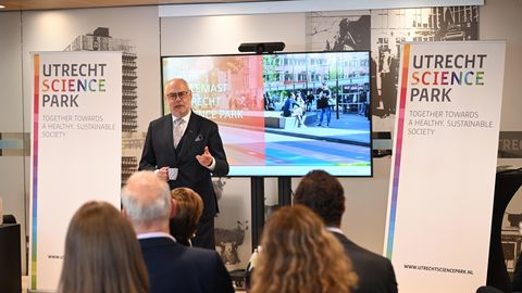 Karis külastas Euroopa Kosmoseagentuuri tehnoloogiakeskust