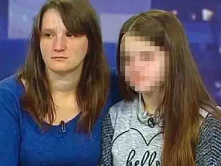 12- aastane Tanja Lušišin ja ta ema, 31-aastane Anna Lušišin