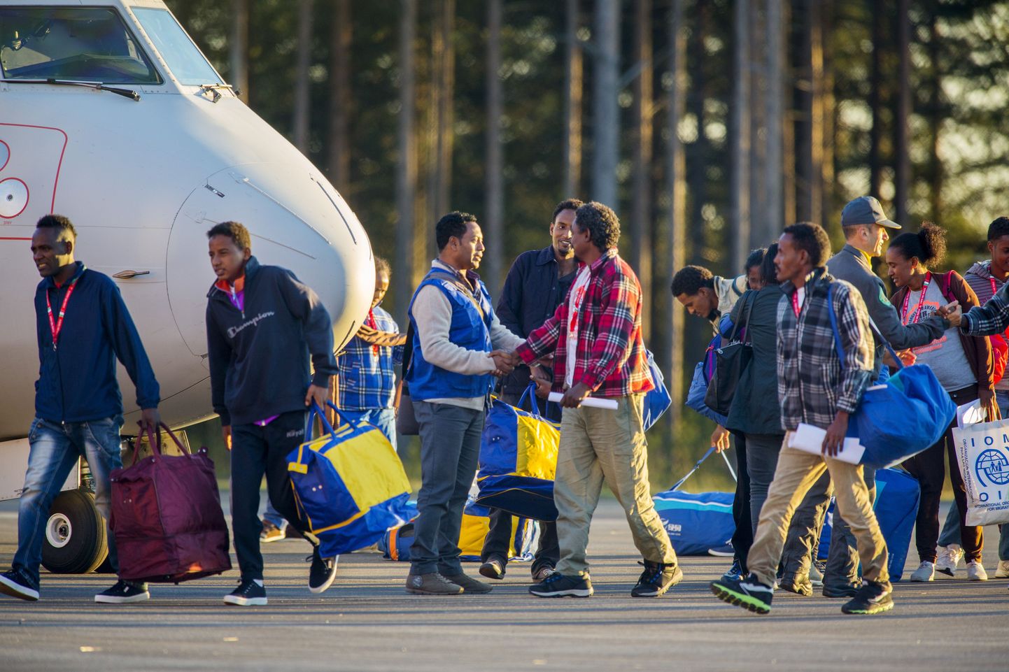 Pagulased Eritreast saabumas Itaaliast Luleå lennuväljale Põhja-Rootsis.