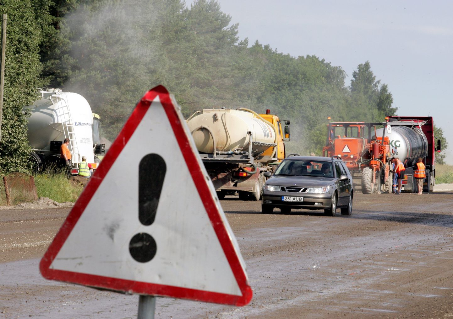 Kuumus mõjub laastavalt ka maanteedele. Pildil Rakvere-Haljala maantee remont.