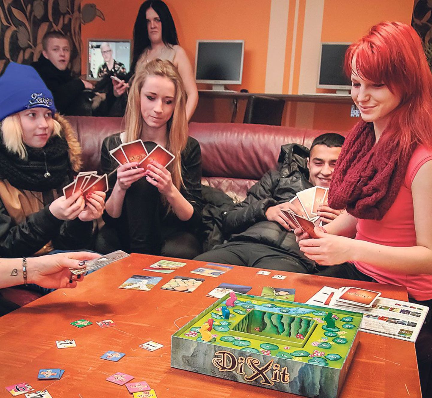 Pärnu noortekeskuses IN leiab üsna hea lauamängude valiku. Noortele meeldib enim kaardimäng “Tsitadell”.