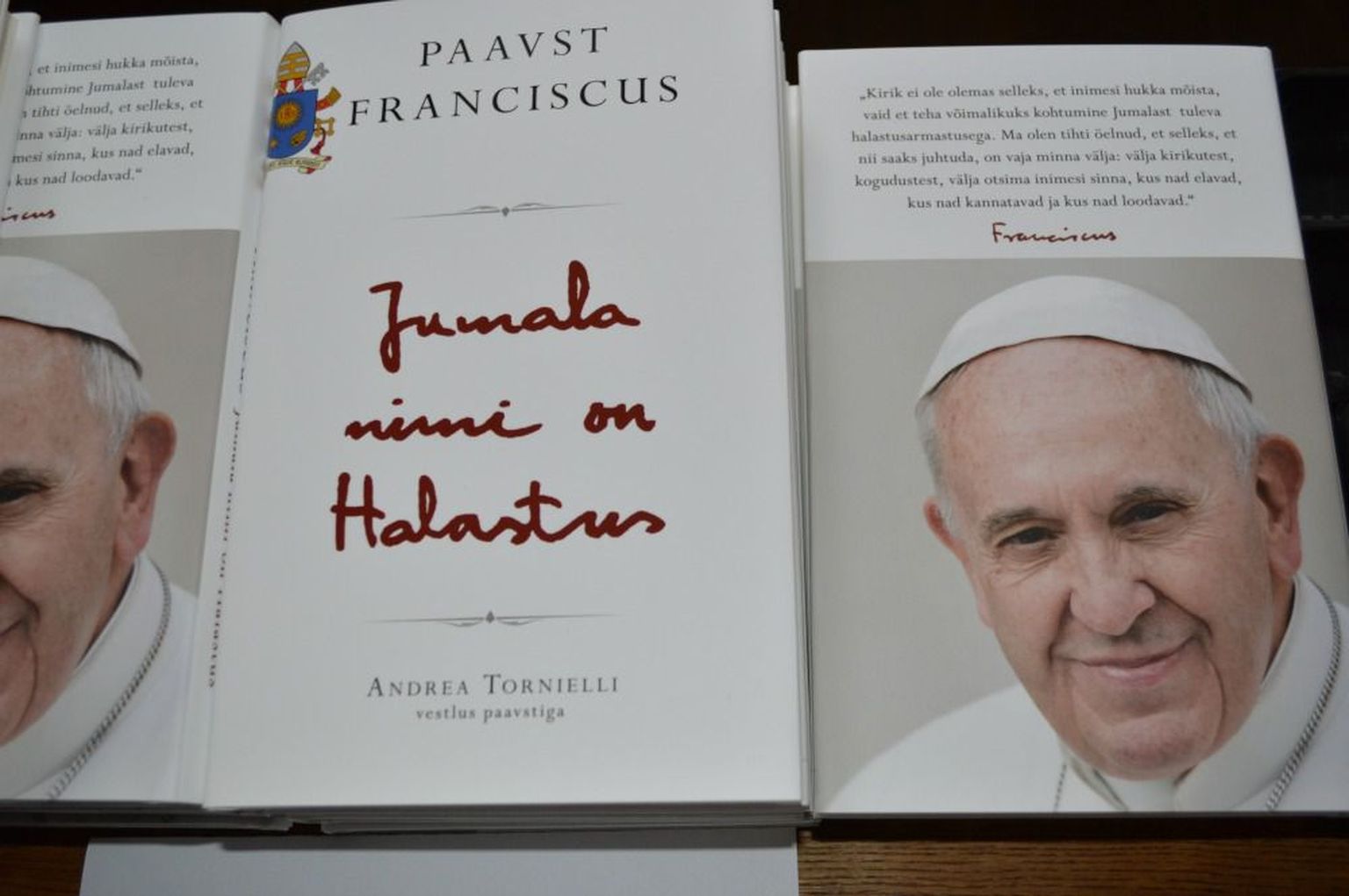 Ilmus paavst Franciscuse esimene eestikeelne raamat
