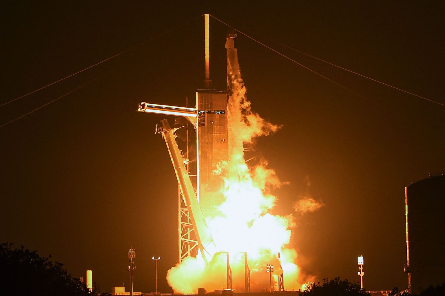 SpaceX-i raketi start.