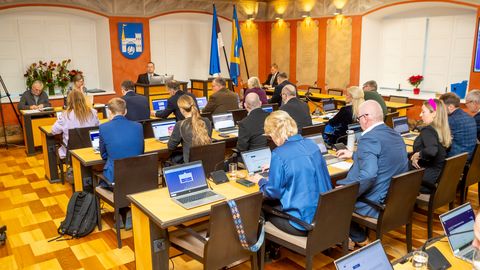 OTSE KELL 13 ⟩ Saaremaa vallavolikogu võtab luubi alla arengukavad, lisaeelarve ja jäätmemajanduse
