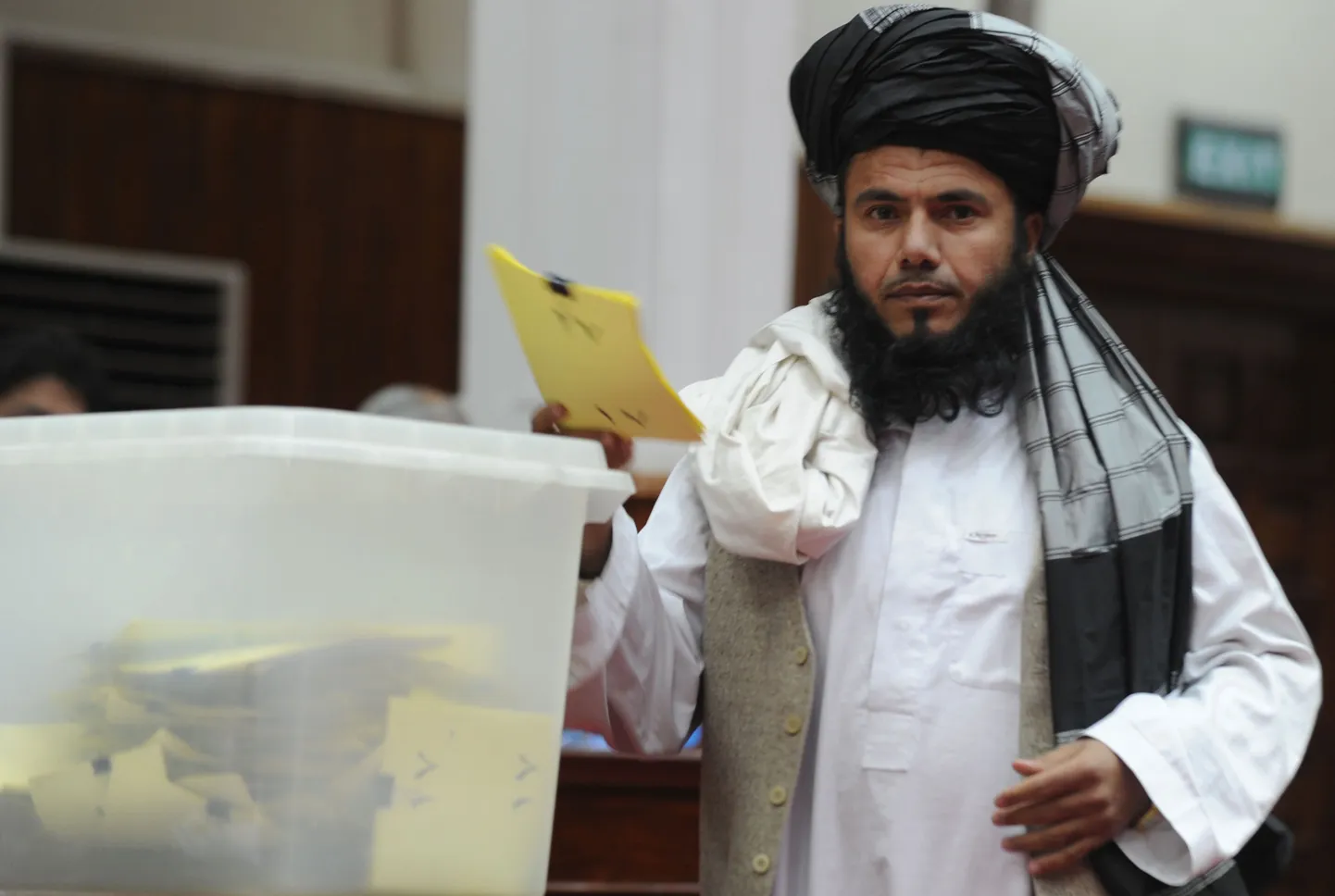 Afganistani parlamendiliige 16. jaanuaril president Hamid Karzai ministrikandidaatide üle peetud hääletusel.