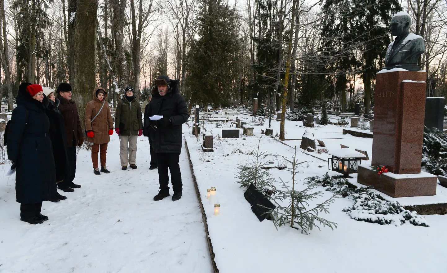 Aivar Kulli sõnul on Oskar Lutsu looming ajaproovile nii hästi vastu pidanud seetõttu, et Luts oli kõige rohkem oma ajas sees, sinna lausa sukeldunud ja tänu sellele sai ta tükk maad paremini pihta Eesti rahva põhilistele iseloomujoontele, kui paljud teised kirjanikud. Kõige paremini väljendub see muidugi «Kevades».
