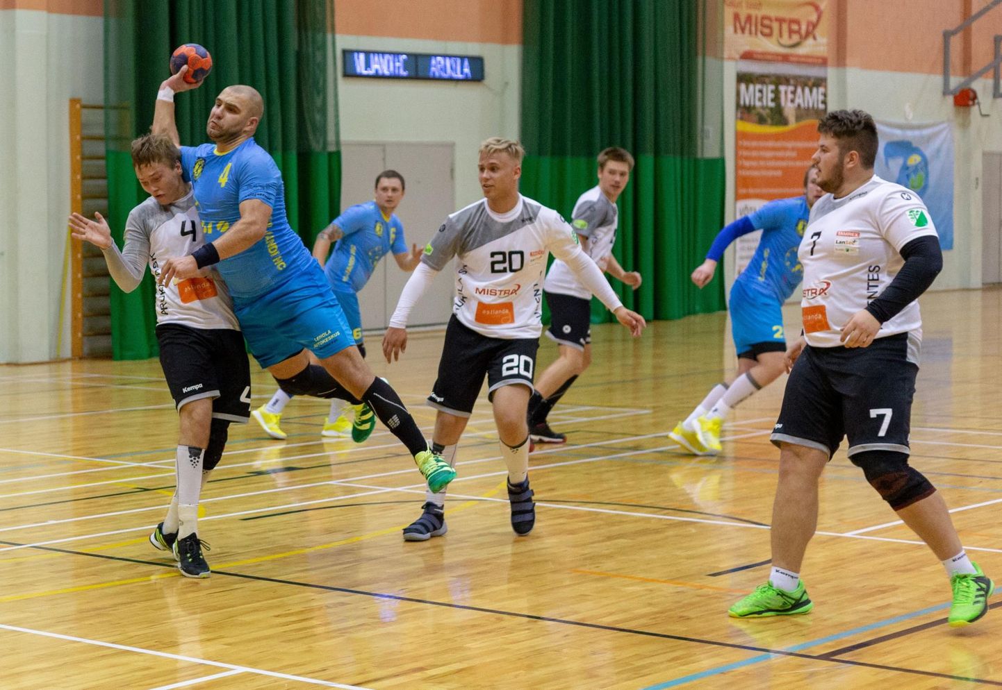 Viljandi HC alistas Eesti käsipallikarikavõistluste avaringis Aruküla/Audentese ja kordusmängule sai ta kaasa kaheksaväravalise eduseisu.