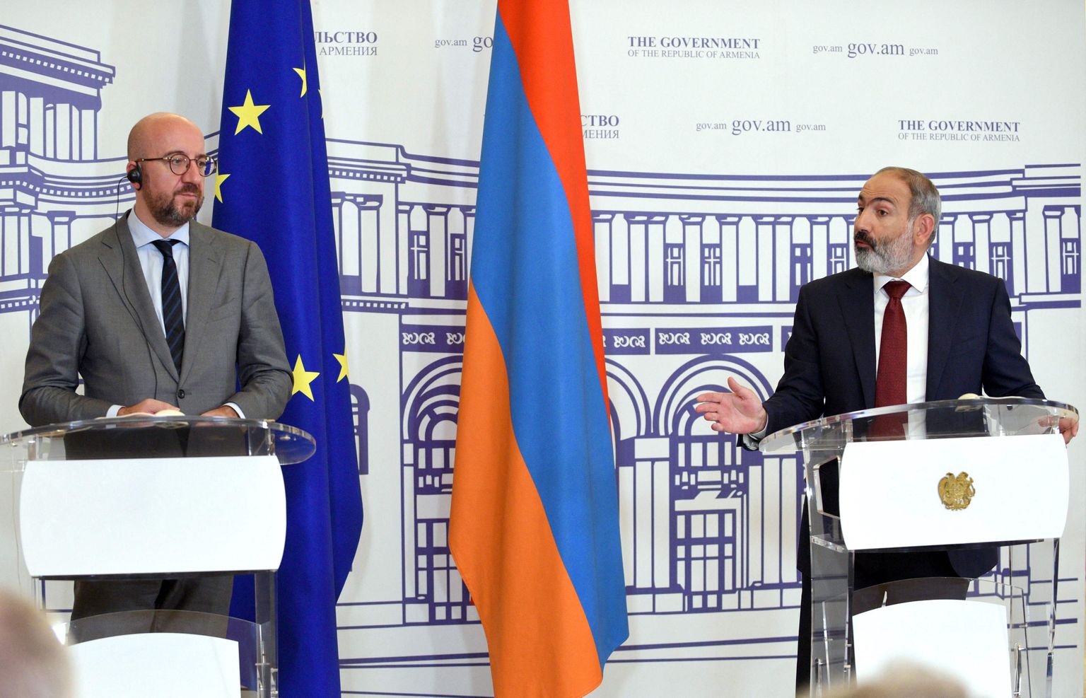 Euroopa Ülemkogu alaline eesistuja Charles Michel ja Armeenia peaminister Nikol Pašinjan 17. juulil Jerevanis ühisel pressikonverentsil.
