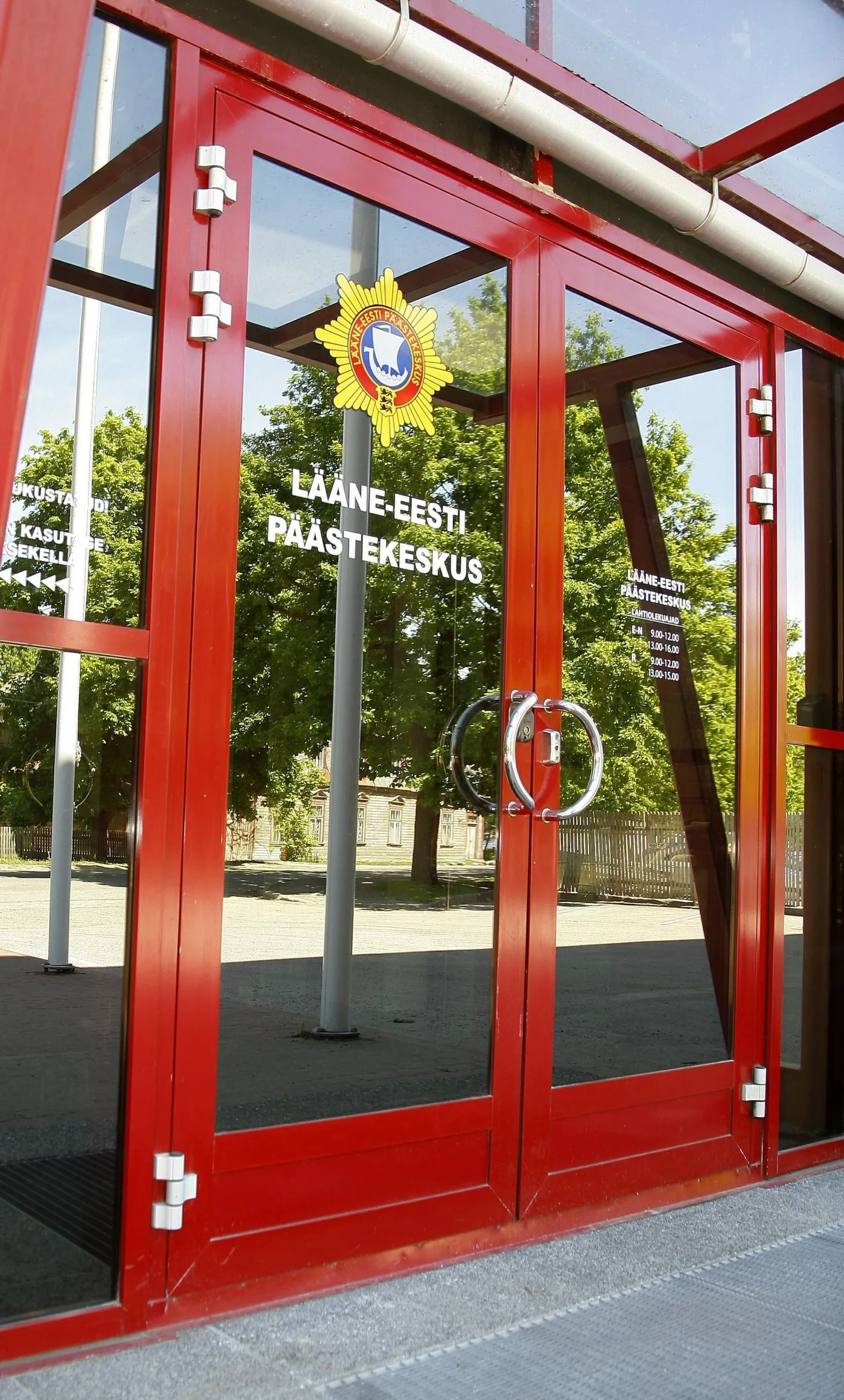 Lääne päästekeskuse tuletõrjujatel kulus Ares palangu kustutamiseks ehitise kolmel korrusel alla kahe tunni.