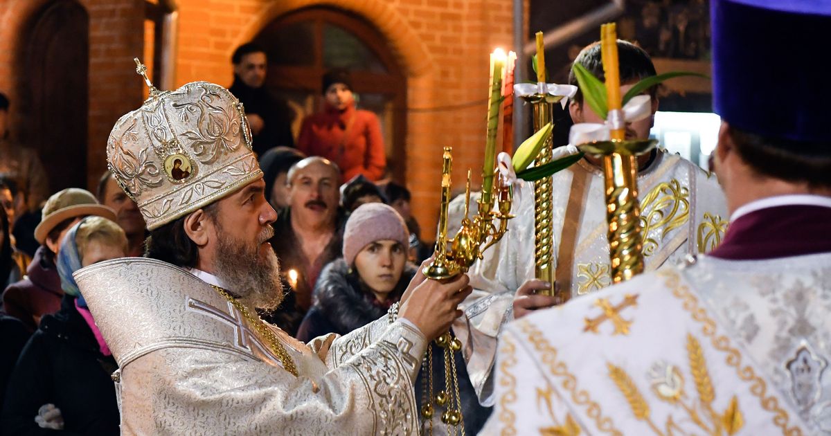 Духовенство православия. Эстонская православная Церковь Московского Патриархата. Священник на службе. Православные священники в Эстонии. Эстонская православная Церковь Московского Патриархата весной.