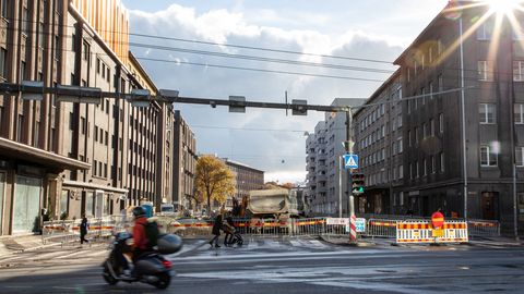 Хаос на дорогах Таллинна: на важнейших перекрестках могут появиться регулировщики