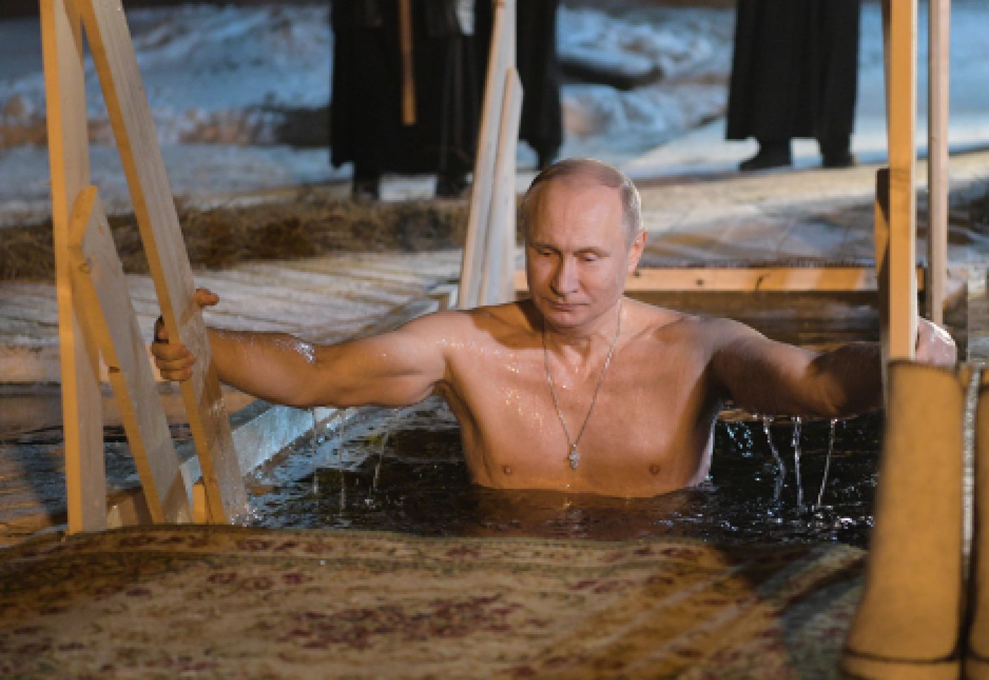 Venemaa president Vladimir Putin kastmas end jaanuaris 2018 usupühal Seligeri järve