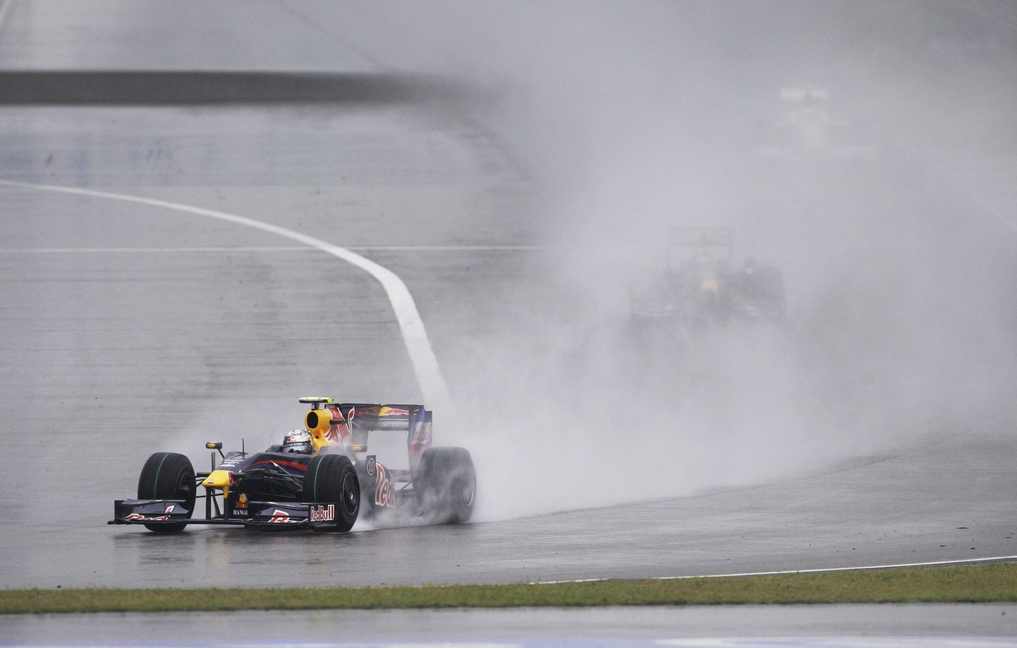 Sebastian Vettel tänavusel Hiina MM-etapil vihmas sõitmas.