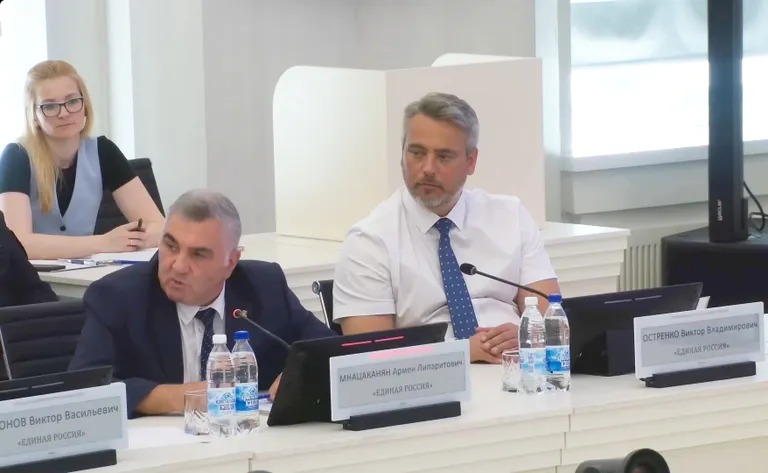 Лидер «Единой России» в псковском областном собрании Армен Мнацаканян призывает убивать тех, кто не любит власть, Россия, Псков, июнь 2024 года.