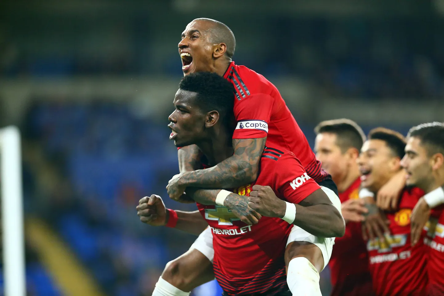 Ashley Young Paul Pogba seljas.