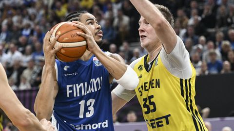 Somijas izlase ar uzvaru pār Zviedriju sāk Eiropas basketbola čempionātu