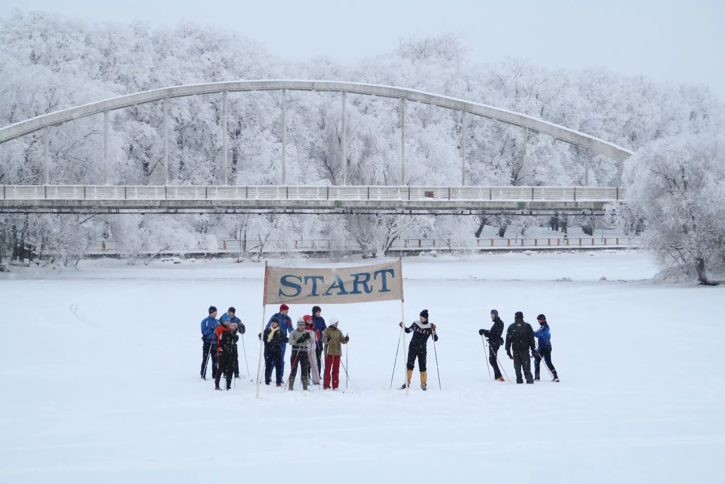 Klubi Tartu Maraton meenutas 50. aasta tagust esimese maratoni starti Emajõe jääl 2010. aastal.
