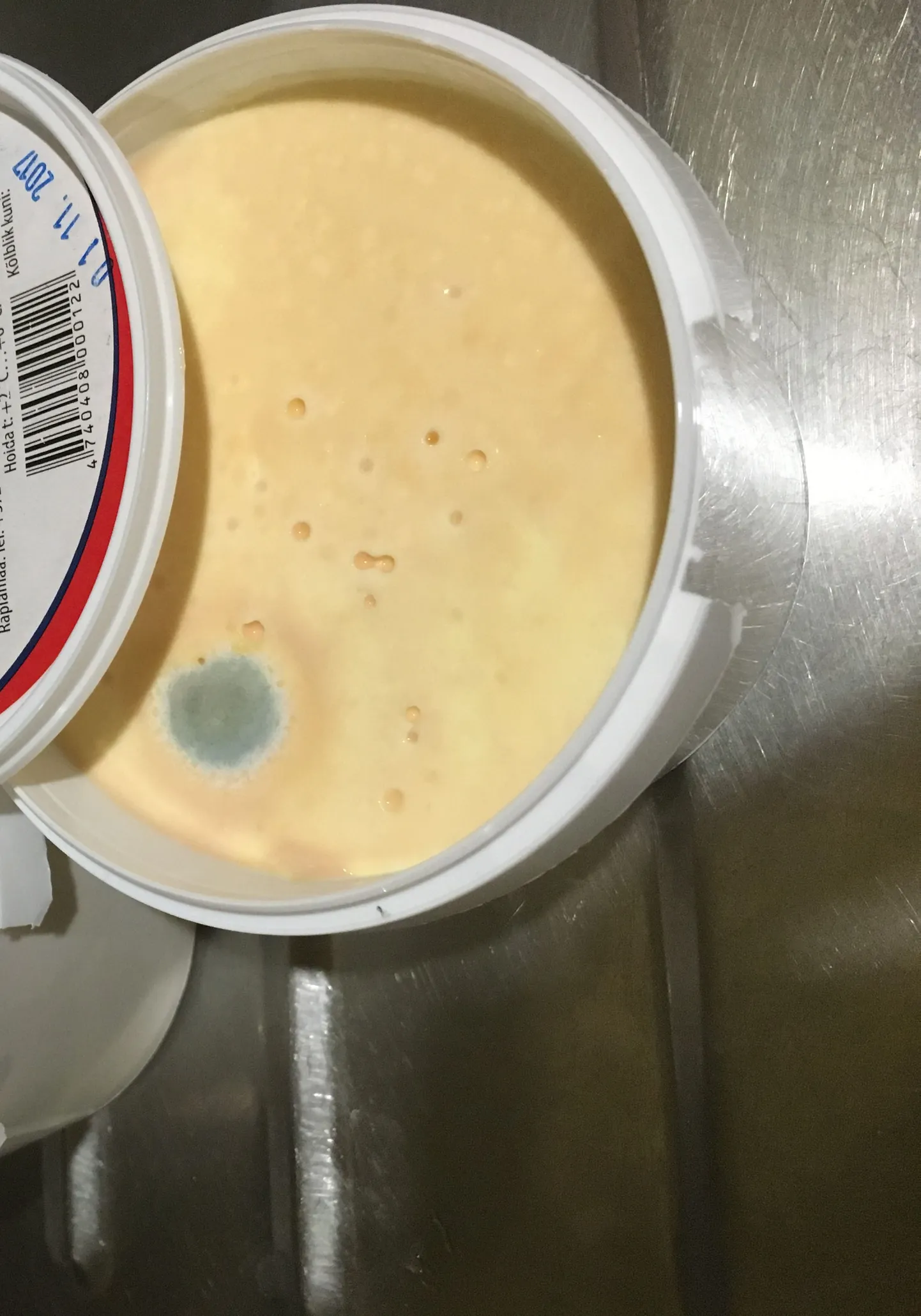 Toorjuustu tops nägi pärast avamist välja selline.
