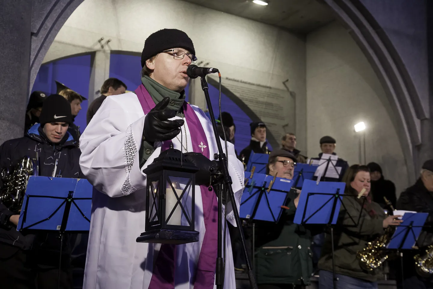 Pärnu Rüütli platsil süüdati advendituli.