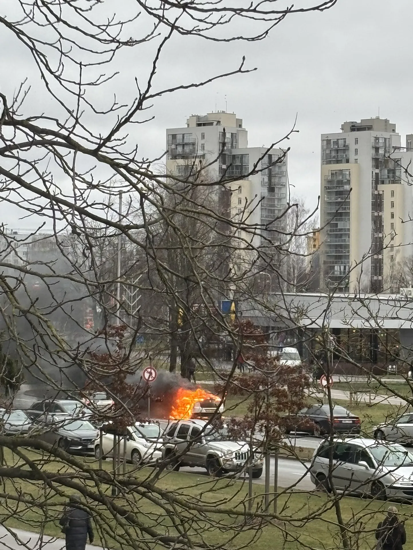В Иманте загорелся автомобиль