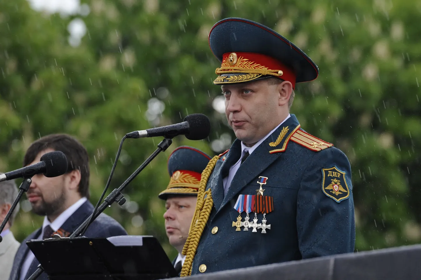 Aleksandr Zahhartšenko üleeile Donetskis võidupüha paraadil.