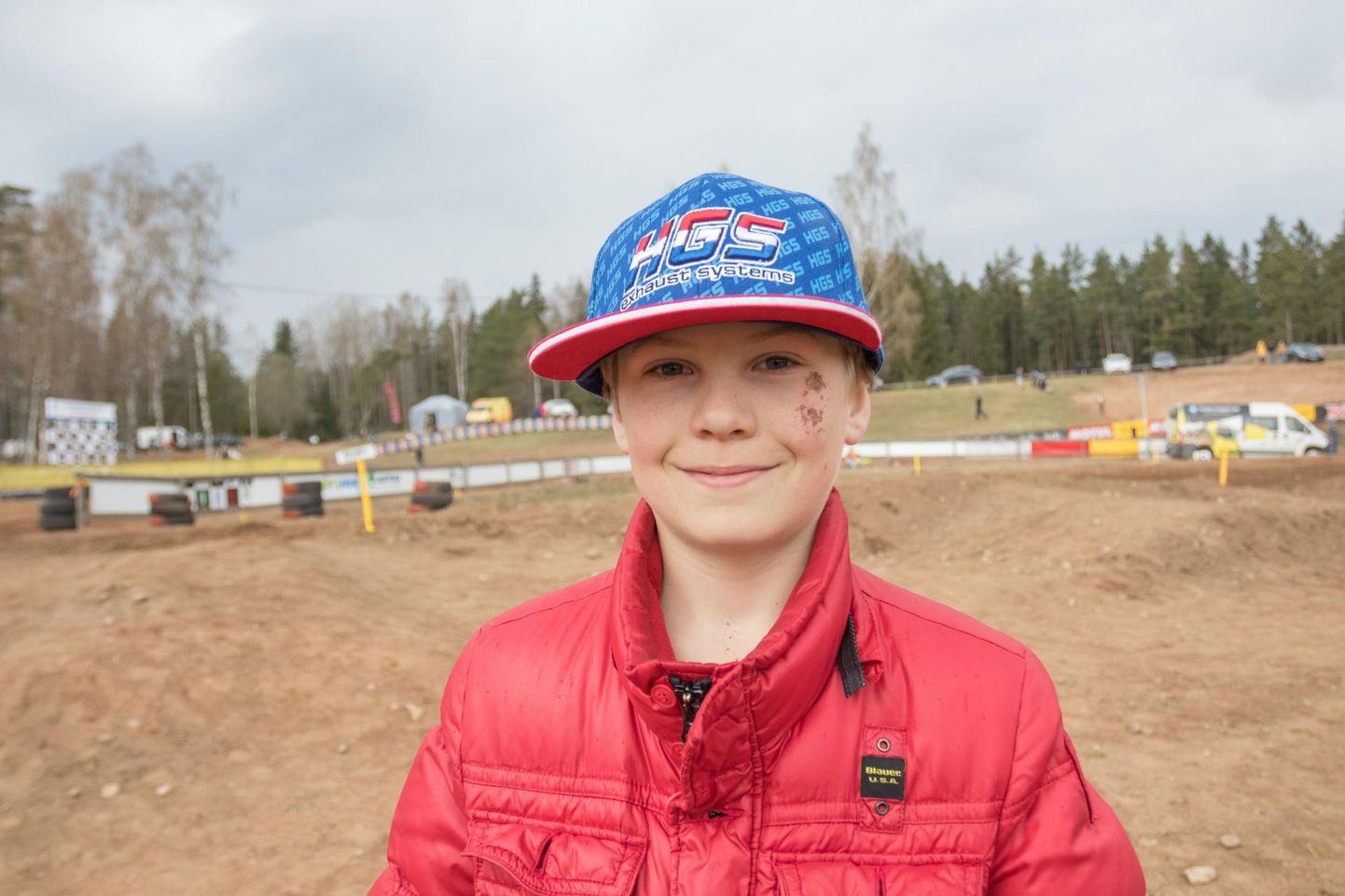 Viljandi motokrossisõitja Romeo Pikand võitis kaheksast etapist koosnenud Eesti noorte karikasarja, ehkki viimasel etapil pidi ta kahe sõidu kokkuvõttes teise kohaga leppima.
