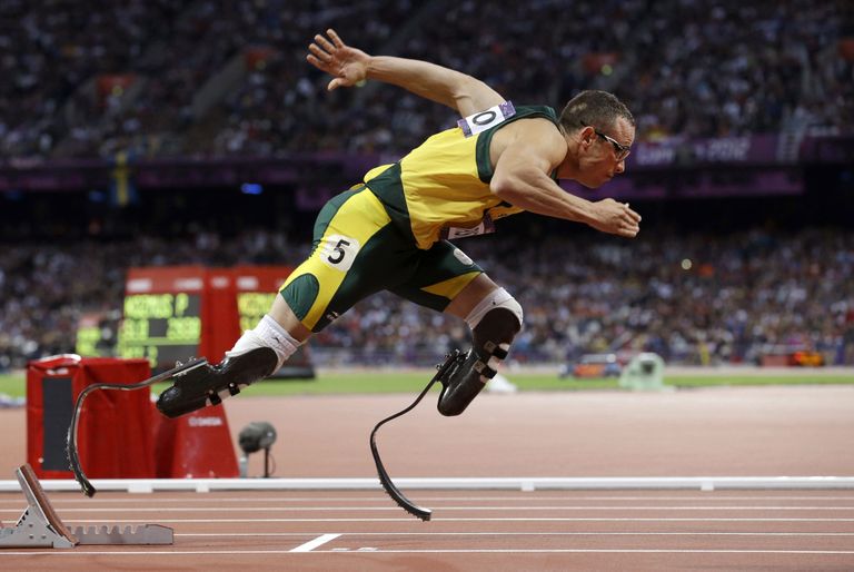 Lõuna-Aafrikas parasportlane Oscar Pistorius 5. augustil 2012 Londoni olümpiamängude 400 meetri jooksu poolfinaalis stardis. Ta võitis 400 meetri finaali ja kuldmedali