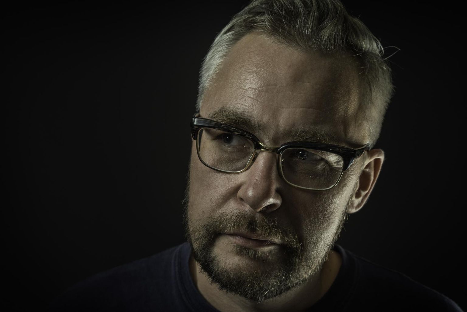 Andres Keili proosa mõjub oma parimatel ridadel kui kirjanduslik autorikino: kalk, aga varjamatult ennastnautlev kaameratöö, hüperrealistlikud lähiplaanid, tähendustihedad pisidetailid, jooksu pealt sündivad kujundid, kergelt sürreaalne atmosfäär.