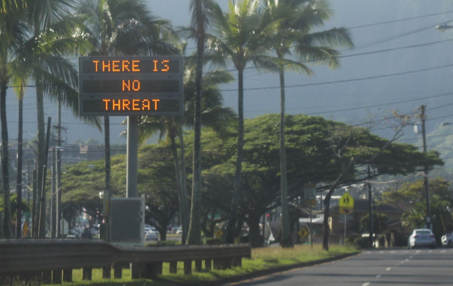 'Ohtu ei ole' kirjutasid elektroonilised teatetahvlid üle Hawaii, et parandada ekslikult välja saadetud hoiatussõnumit läheneva ballistilise raketi kohta.