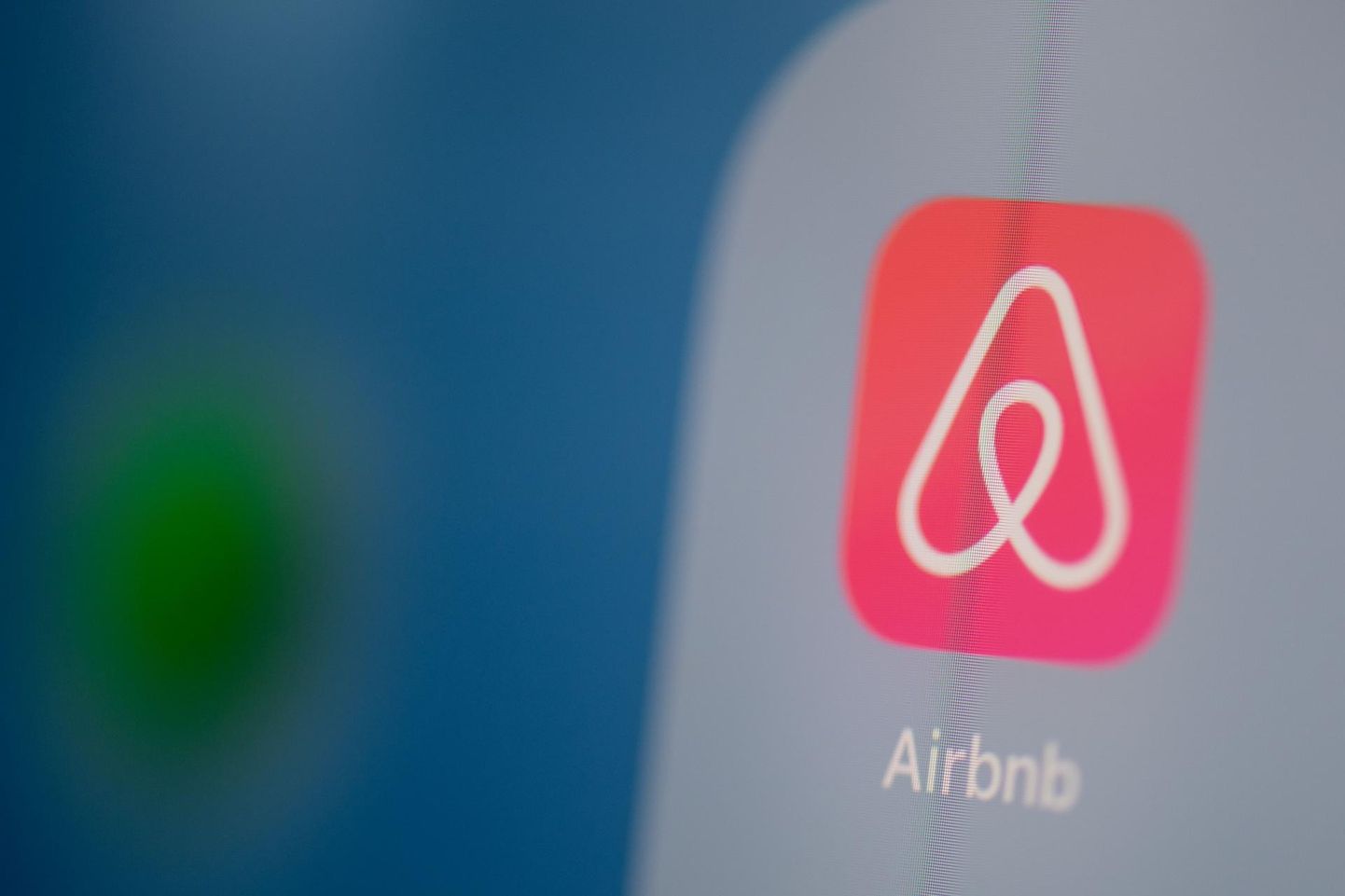 Airbnb näitas üles operatiivsust, sest pärast toimetuse päringut olid libakontod laupäeva lõunaks kustutatud.