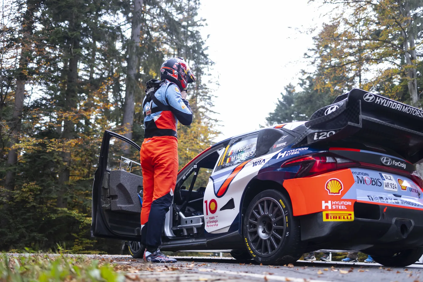 WRCs sõidetakse veel vaid üks ralli Pirelli rehvidega. Alates 2025. aastast peavad kõik WRC- ja WRC2-klassis sõitjad kasutama Hankooki toodangut.