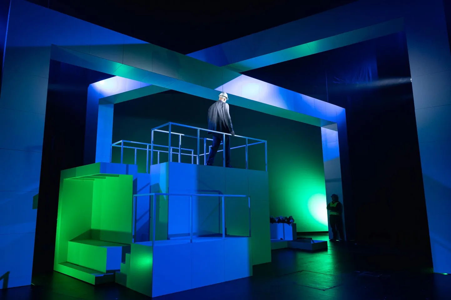 Ugala teatris esietendus Šoti näitekirjaniku David Greigi draama "Arhitekt". Arhitekti rollis on tänavu Ugala trupiga liitunud Riho Kütsar.