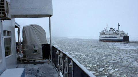 Parvlaevad teevad isetekkelise jäätee säästmiseks suured ringid