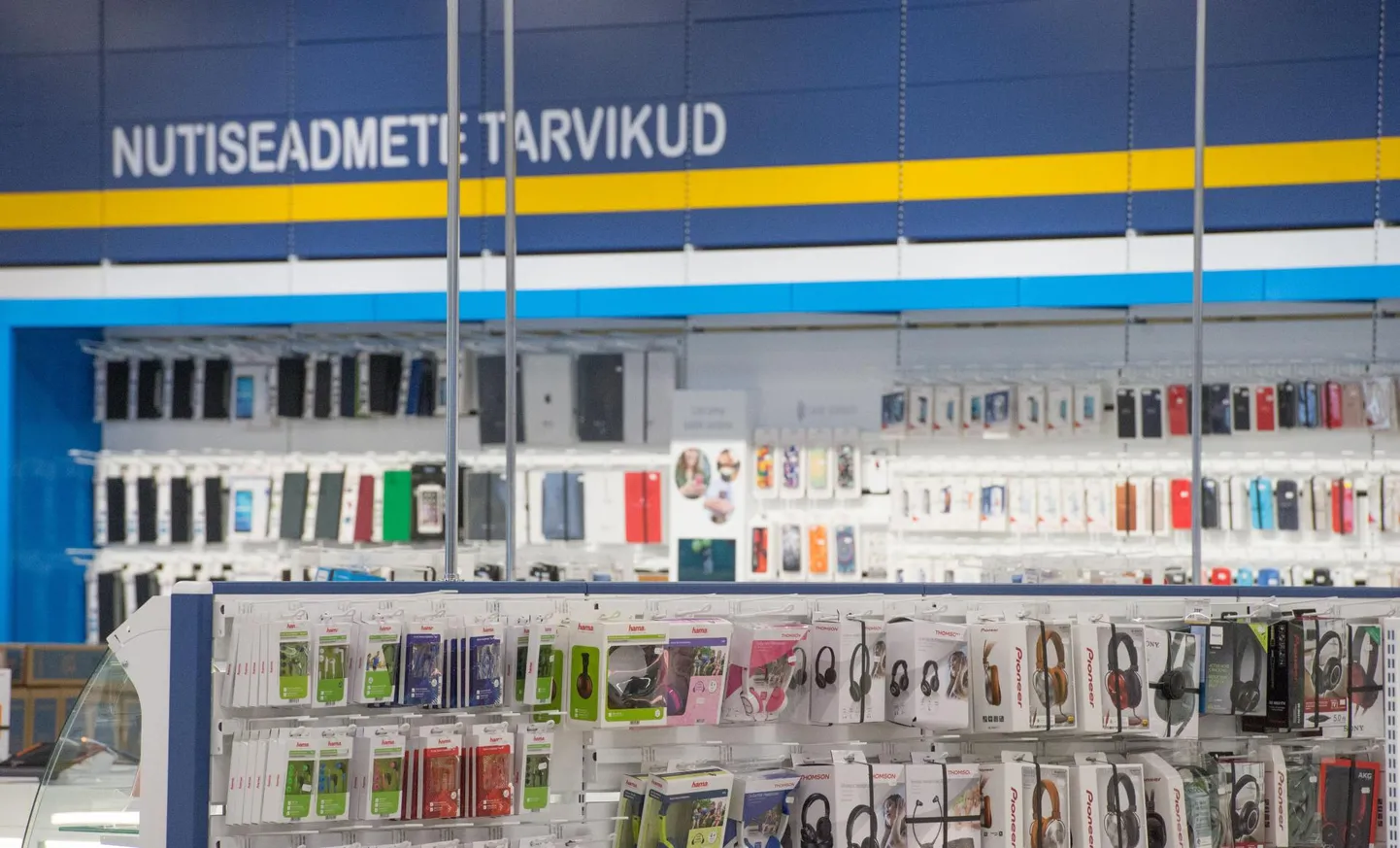 Seadus ei kohusta tavakauplusi võimaldama defektita toodete tagastamist või ümbervahetamist, küll aga võivad kauplused seda võimaldada vabatahtlikult hea tavana, mis on sageli levinud suuremates rahvusvahelistes kettides. Igaksjuhuks tasub enne ostu sooritamist uurida sellise võimaluse kohta ka klienditeenindajalt.