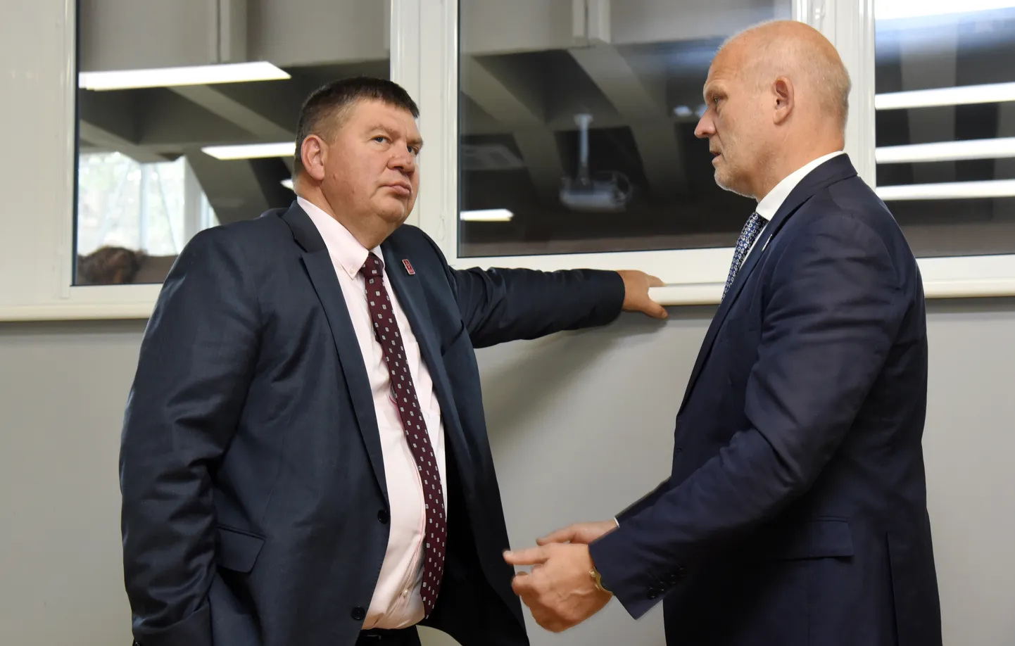 Latvijas Hokeja federācijas prezidents Aigars Kalvītis (no kreisās) un Latvijas Hokeja federācijas ģenerālsekretārs Viesturs Koziols