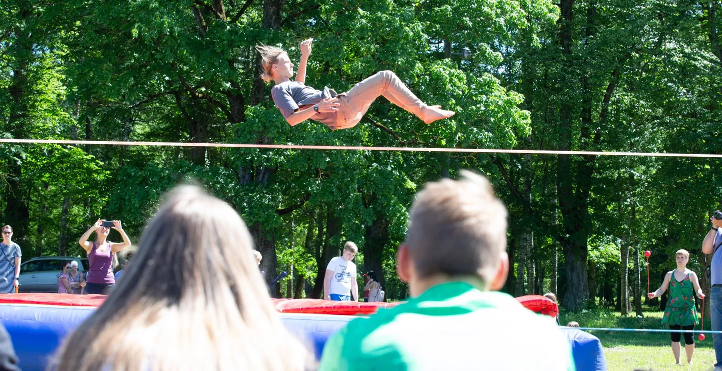 Pärnu kaasava eelarve konkursile esitati teiste seas idee madala seikluspargi ja slackline’i rajamiseks Vana-Pärnusse. Foto on illustreeriv.