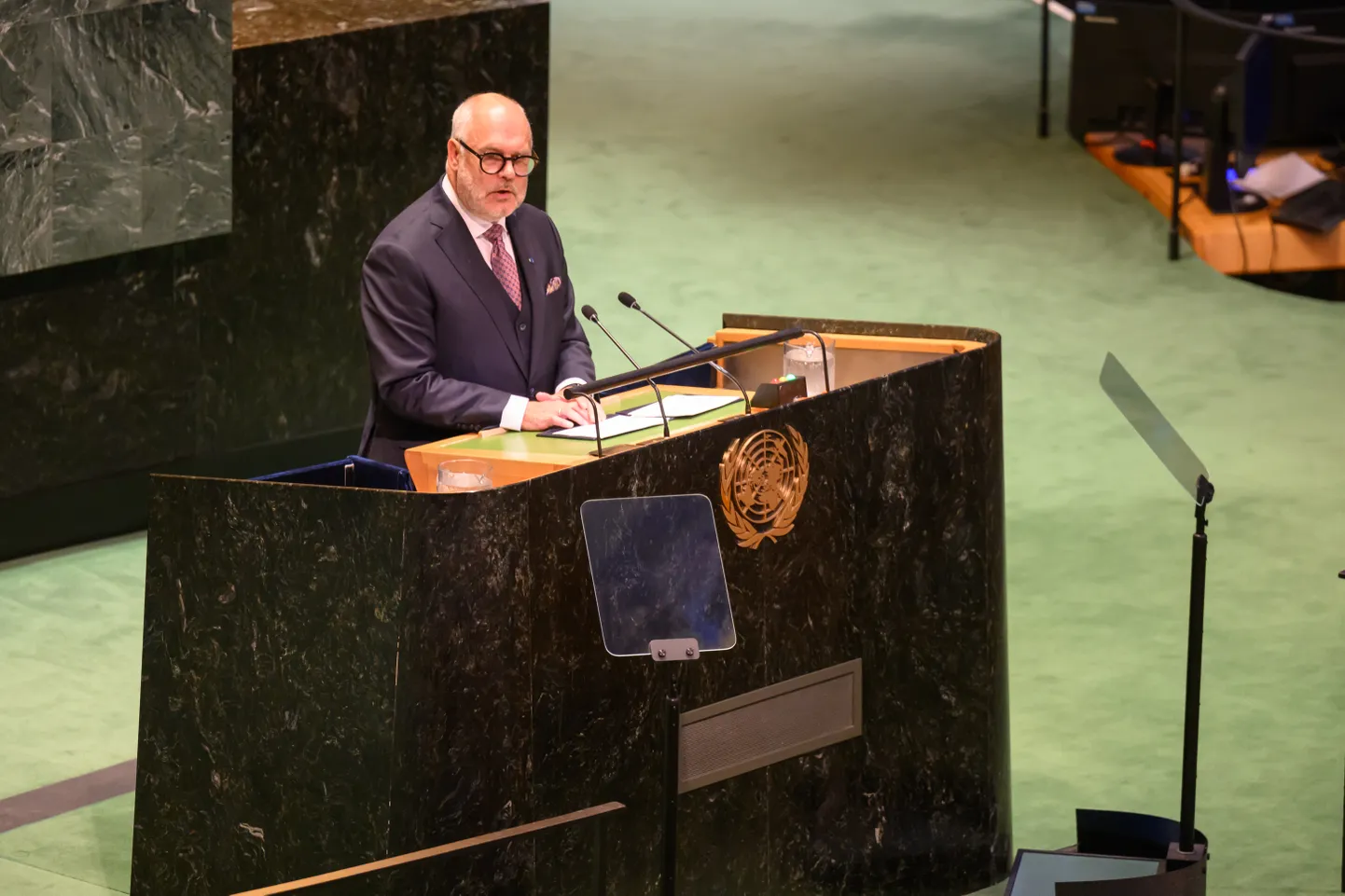 President Alar Karis New Yorgis ÜRO Peaassamblee kohtumisel.