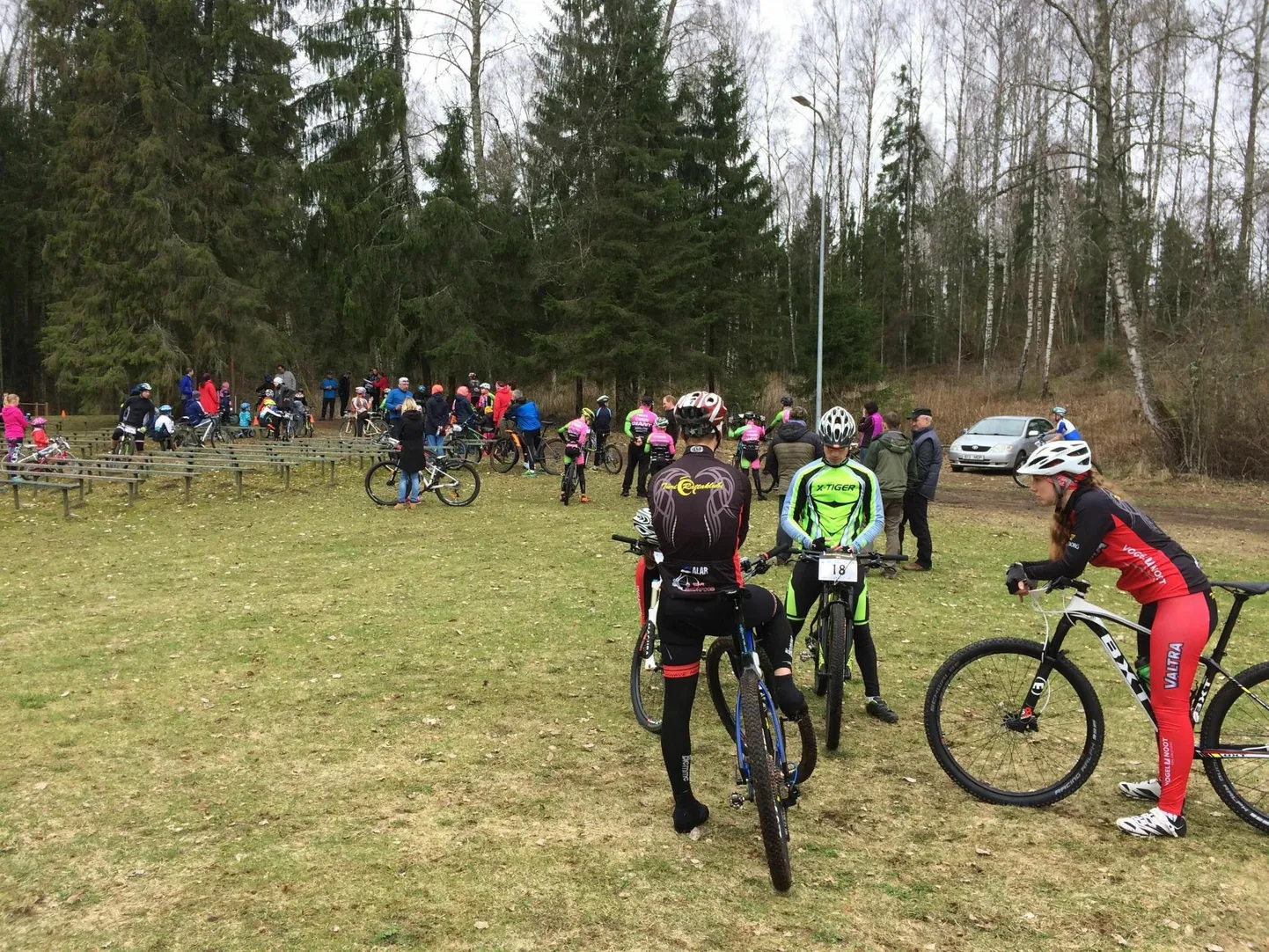 Järvamaa rattakrossi seeriavõistlus on aegade jooksul korraldatud ühte- ja teistpidi, nüüd võetakse Türi meeste eestvedamisel ette aga virtuaalsõidud.