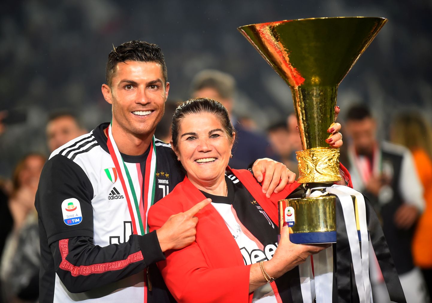 Jalgpallur Cristiano Ronaldo ema Dolores Aveiroga.