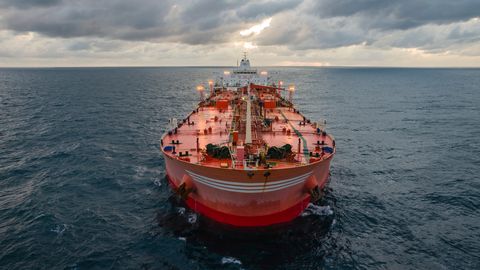 США начнут конфисковывать связанные с Ираном суда