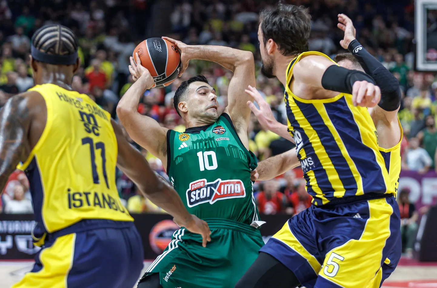 Kostas Sloukas (rohelises) ja Ateena Panathinaikos on Euroliiga finaalis.