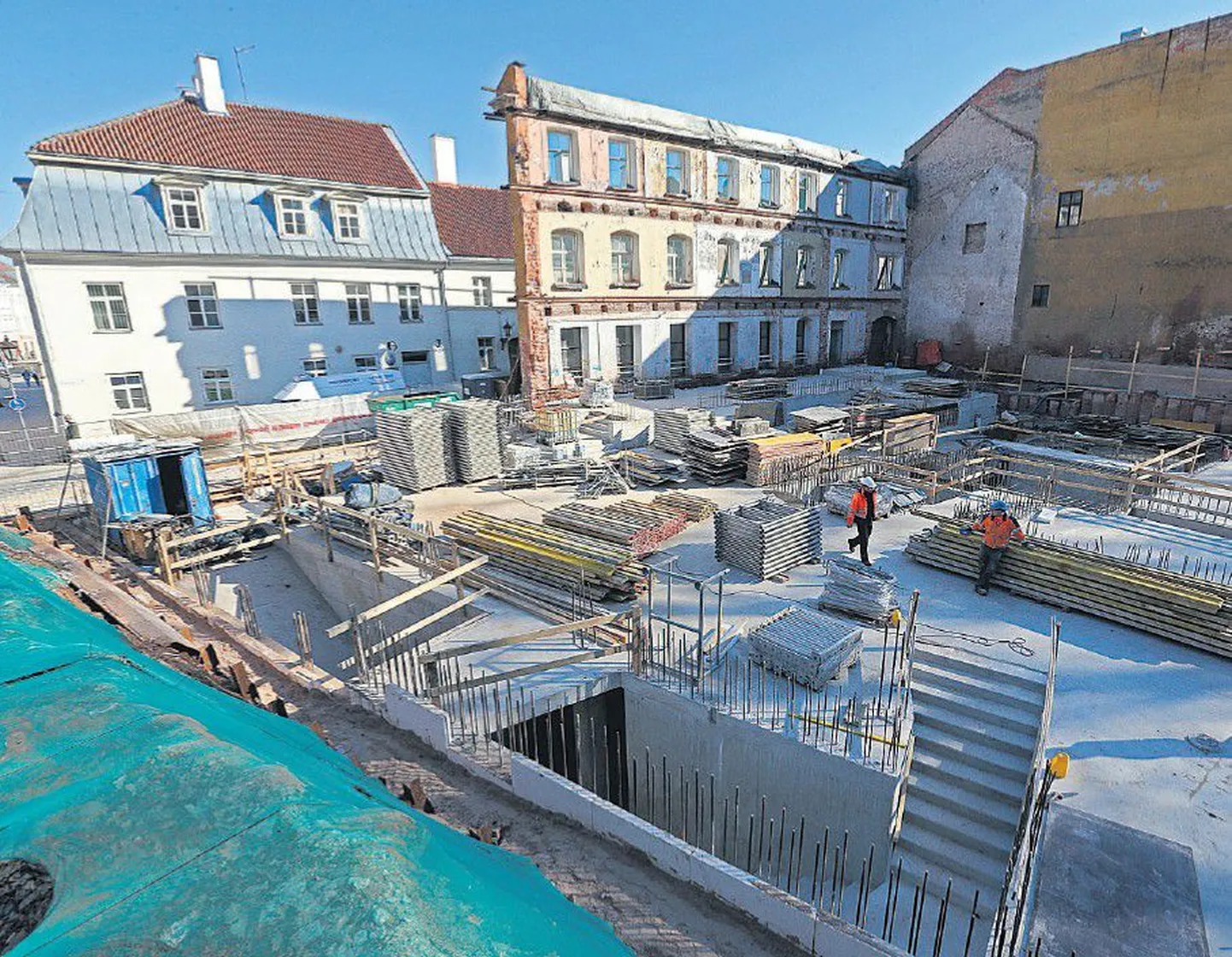 Eilseni kehtinud projekti kohaselt pidanuks hotelli ehitusel säilima veerandi ulatuses Pirogovi pargi poolne otsasein (põhjapoolne) ja täies ulatuses lõunapoolne otsasein (vastu maja).