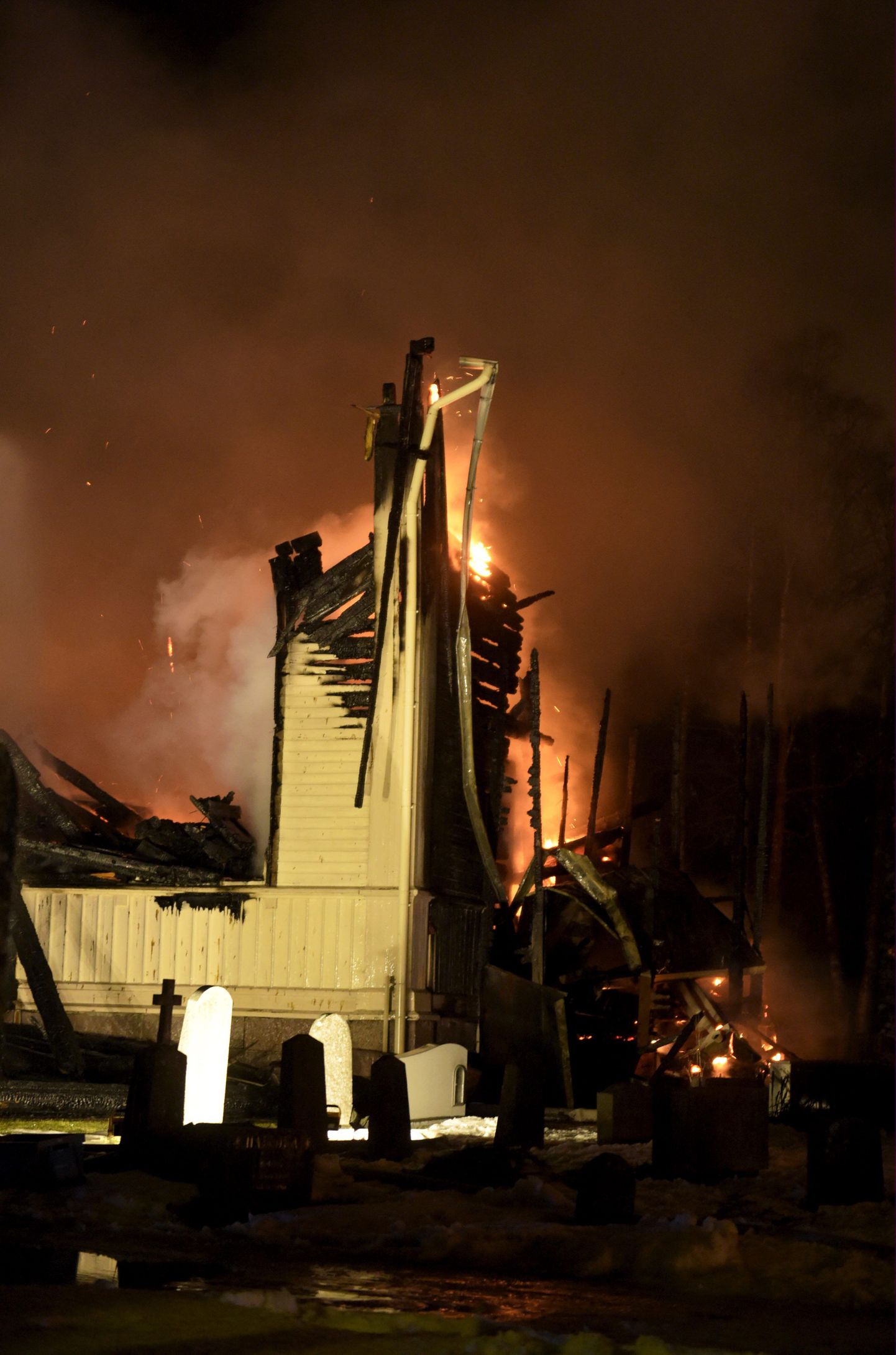 Сгоревшая церковь в Ювескюла.