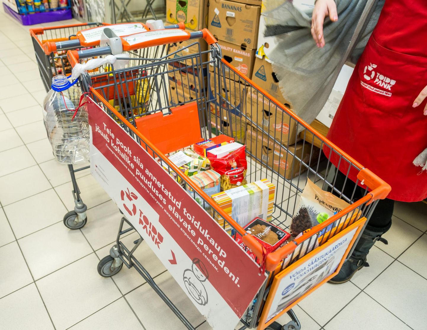 Toidupanga jõulukuise toidukogumispäevade raames annetati Pärnus ligi neli tonni toitu.