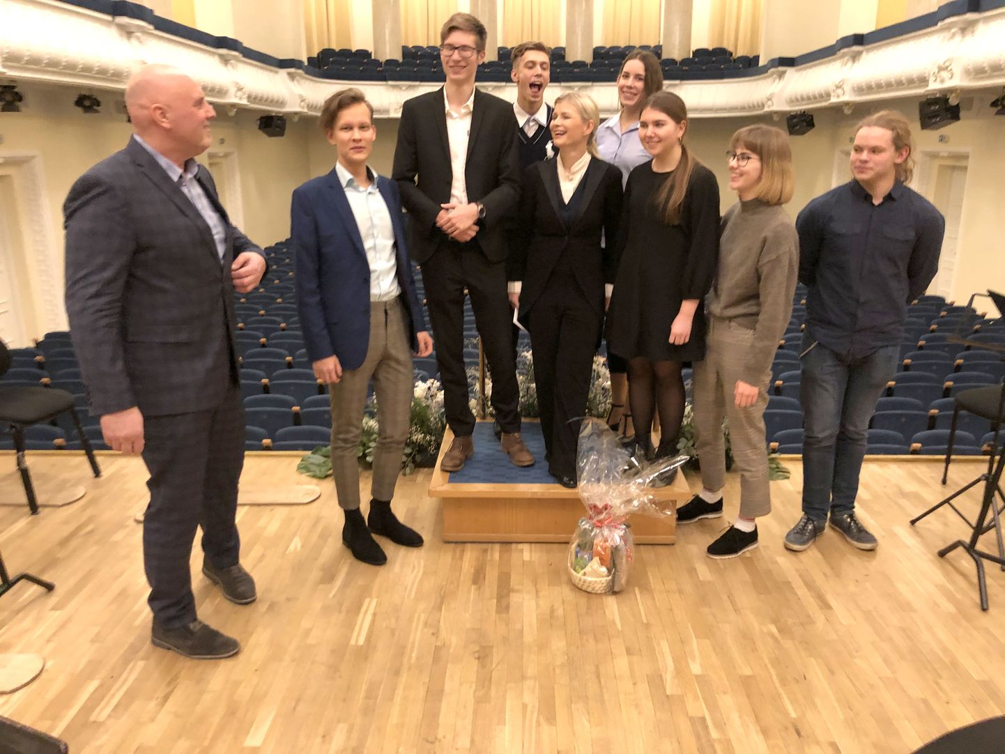Pärast Põhjamaade sümfooniaorkestri kontserti oli Kohtla-Järve gümnaasiumi õpilastel unikaalne võimalus viibida Estonia laval ja kohtuda Anu Tali endaga.
