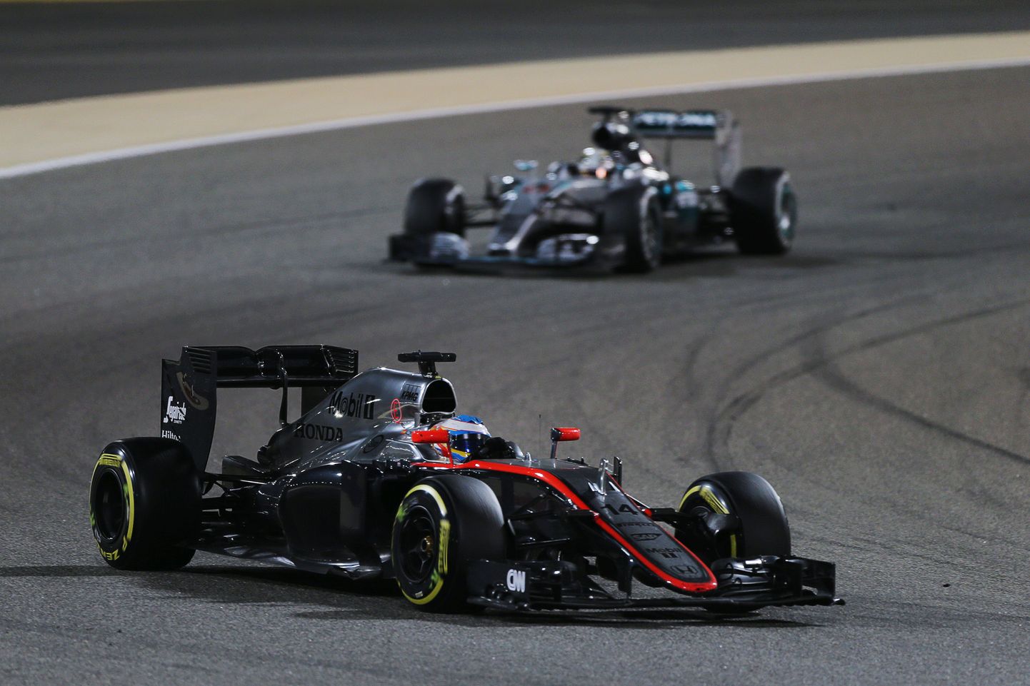 McLareni masin (esiplaanil) Bahreinis.