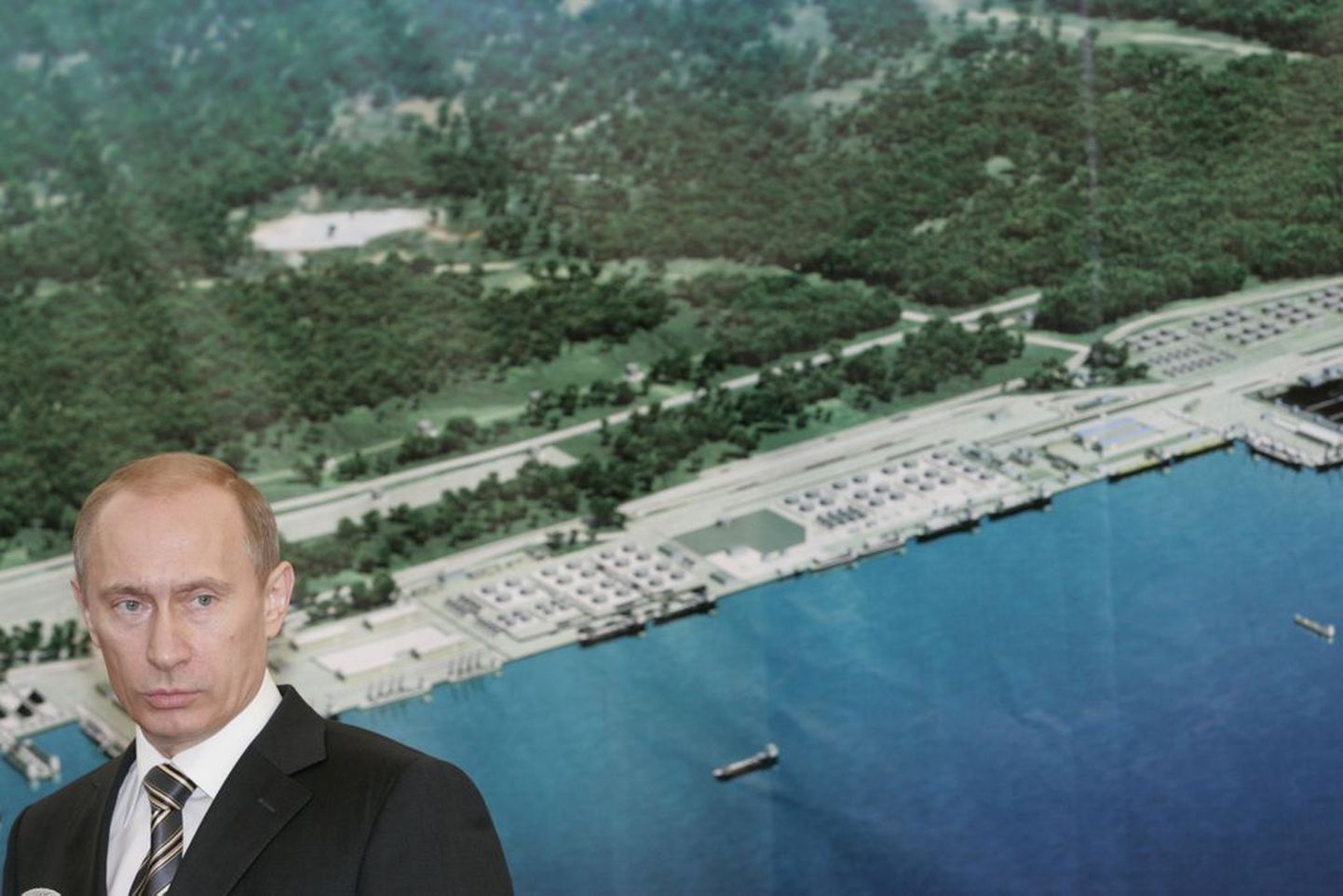 Vene Föderatsiooni peaminister Vladimir Putin külastamas Eesti lähedal asuvat Ust-Luga sadamat.