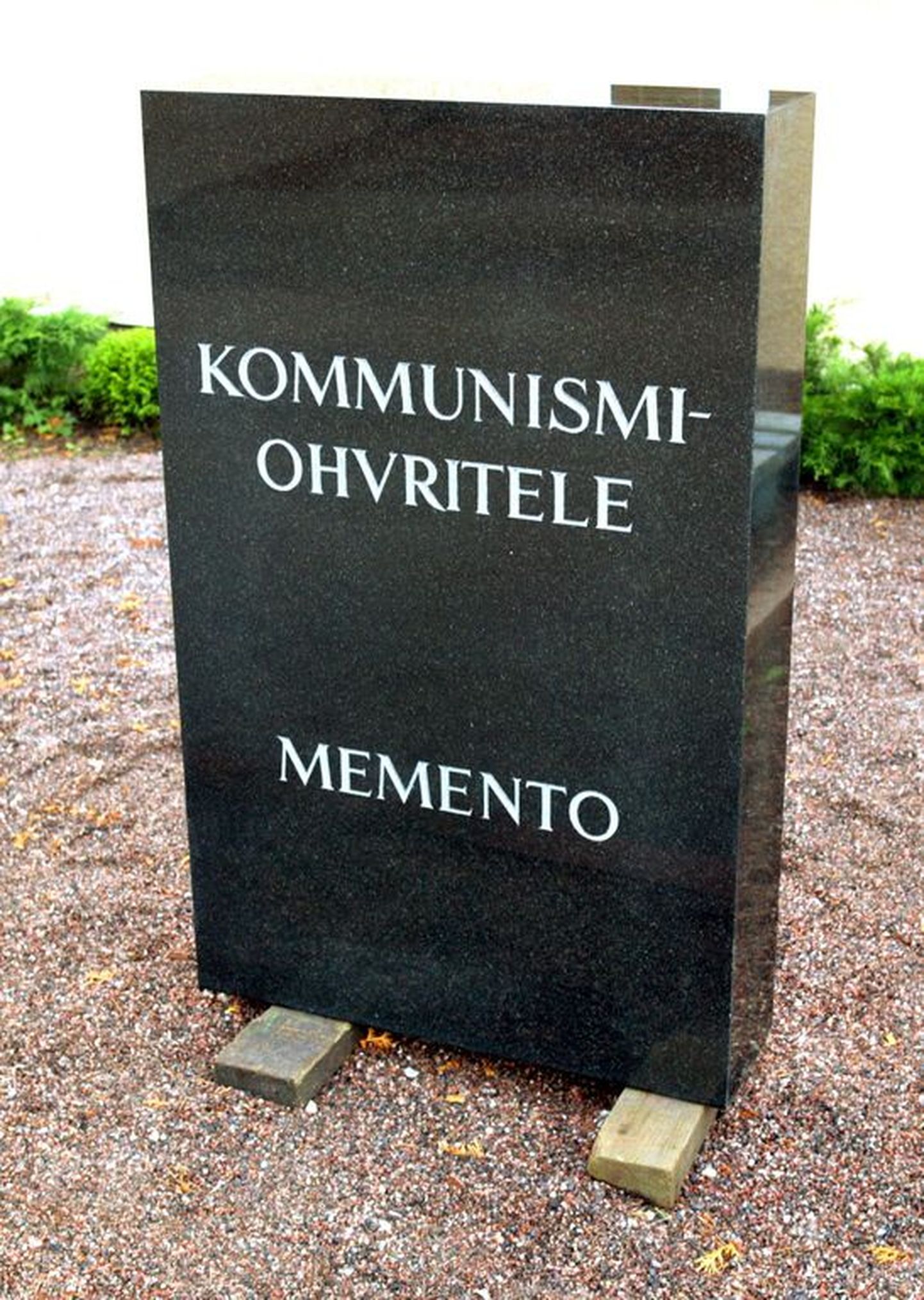Kommunismiohvrite mälestuskivi Tallinnas.